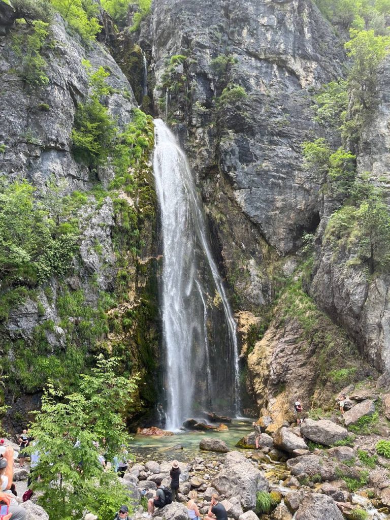 Grunas Waterfall hike